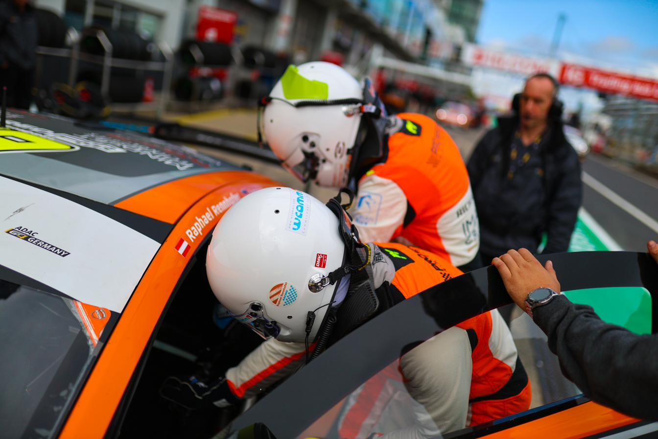 Driver change at the number 19 Aston Martin during the mandatory pit stop