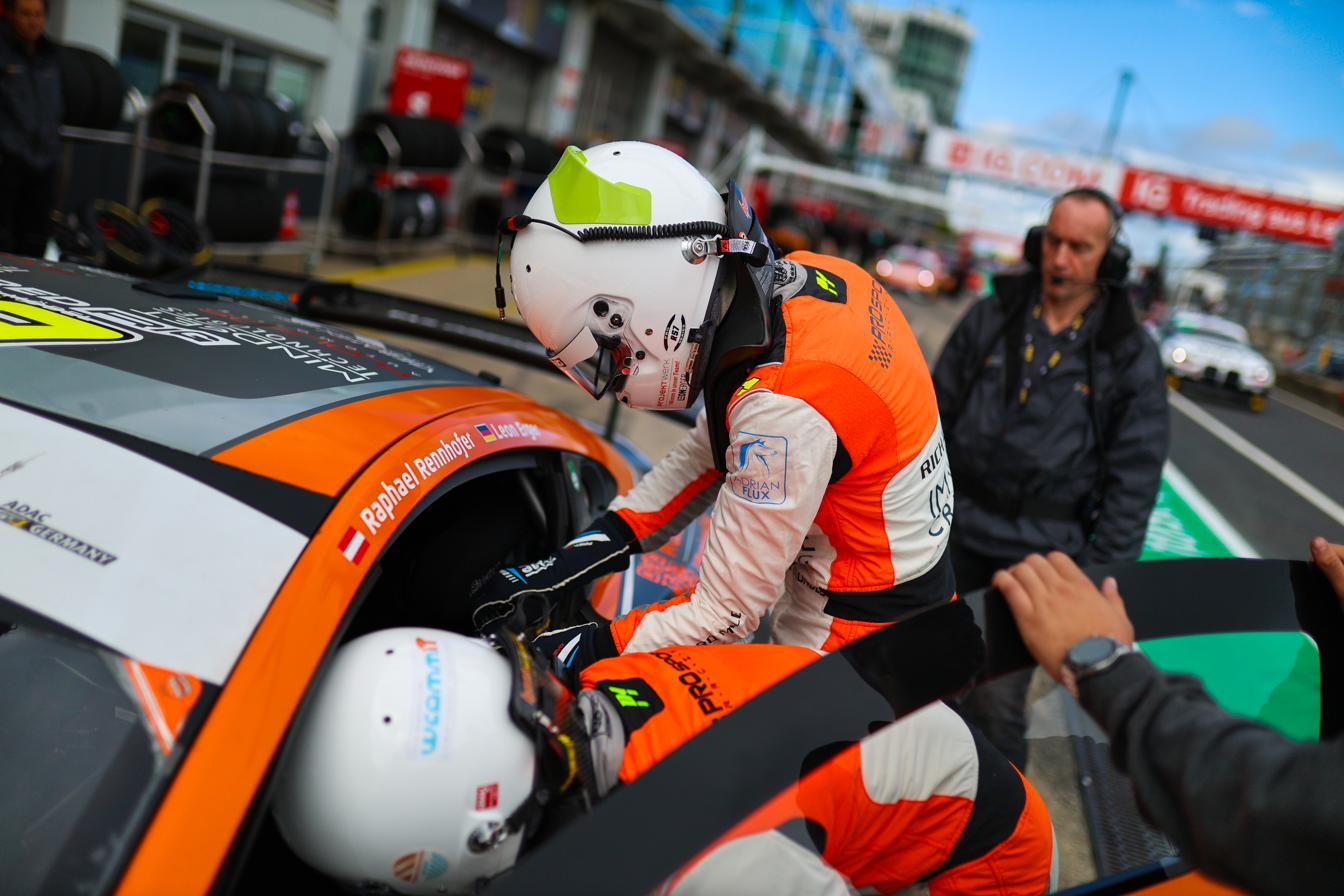 Driver change practice in the pit lane at the Nürburgring